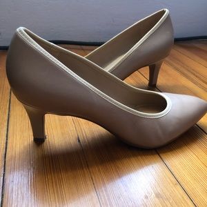 Nude kitten pumps